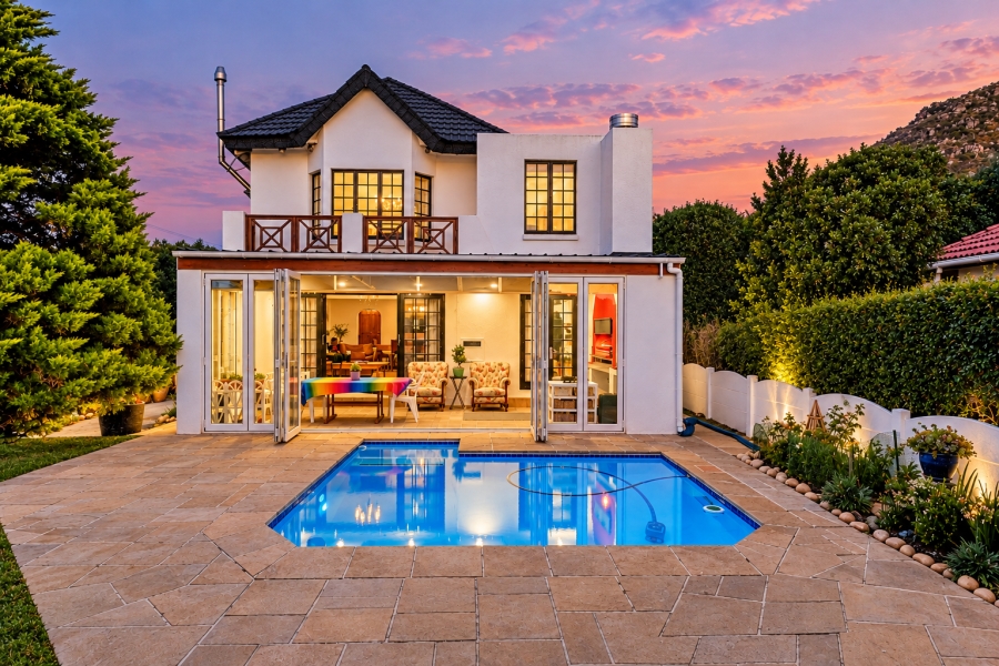 4 Bedroom Property for Sale in Kommetjie Western Cape